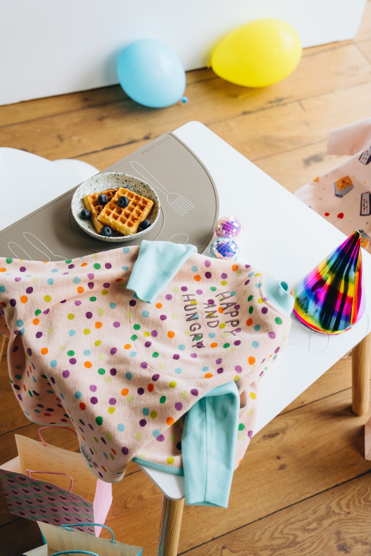 “Boo” bib - Confetti II